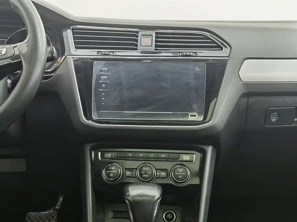 Volkswagen Tiguan L 2020 330TSI Auto 2WD Panorama Comfort China VI фото 12