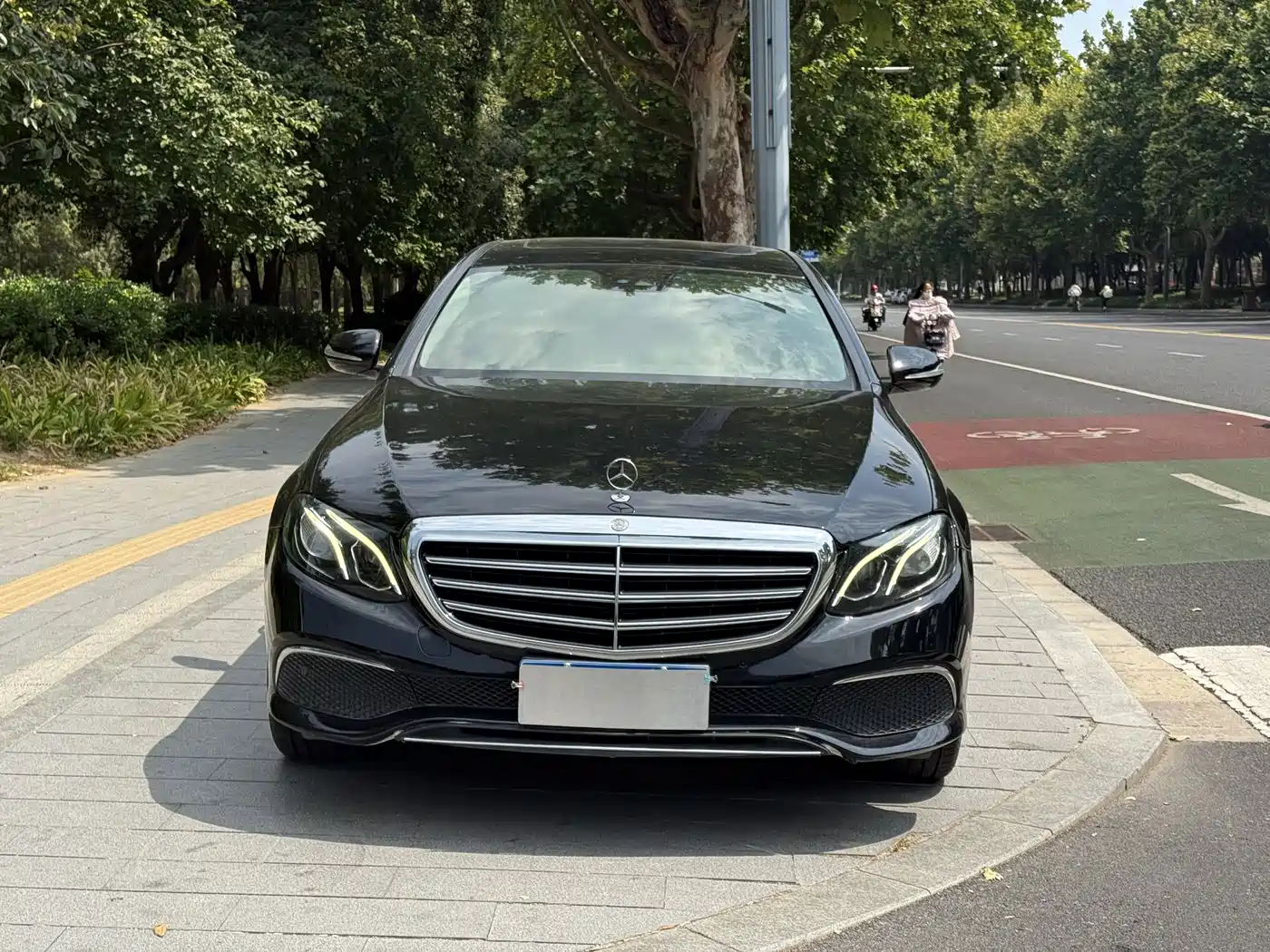 Фото 2 - Mercedes-Benz E-Class