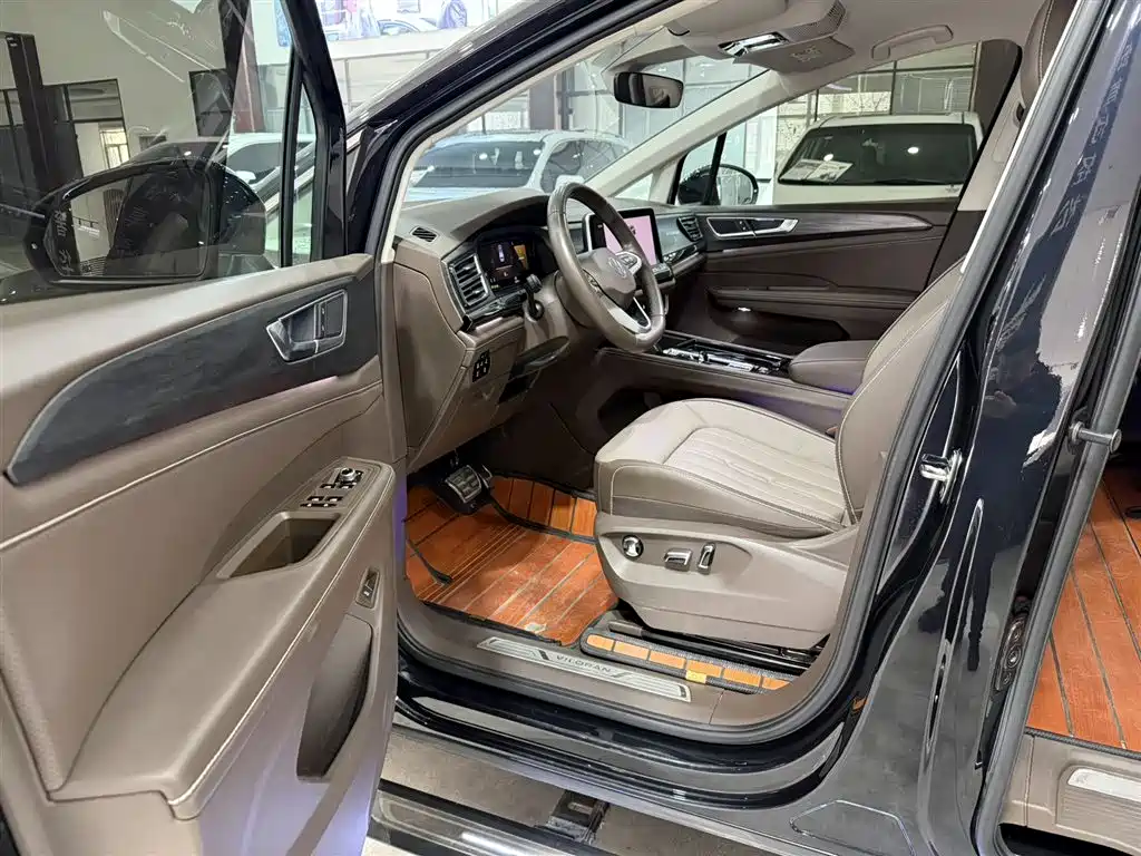 Volkswagen Viloran 2022 380TSI Premium Edition фото 6