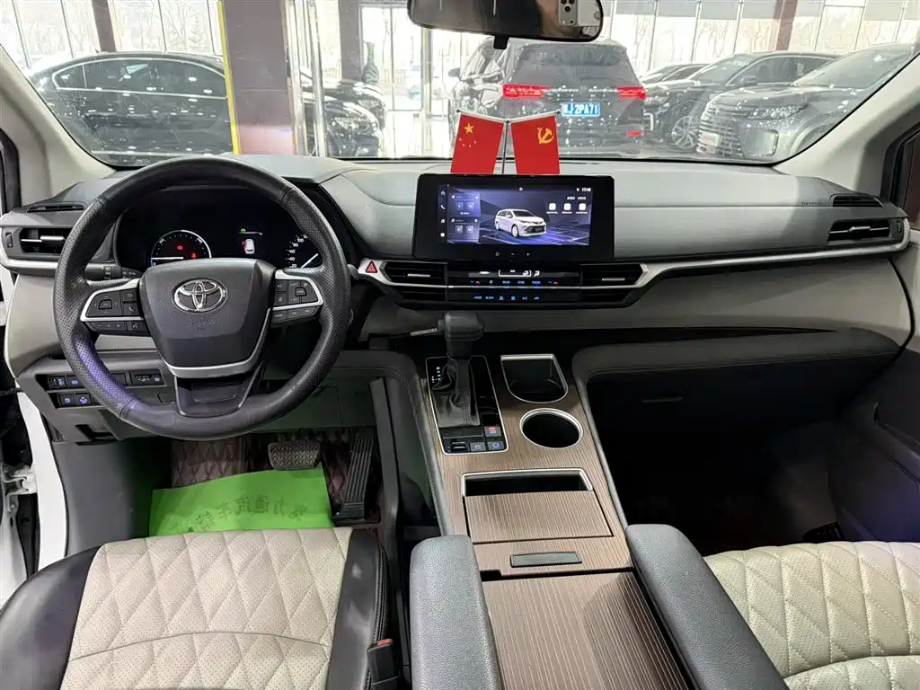 Toyota Sienna 2021 2.5L Hybrid Comfort Edition фото 7