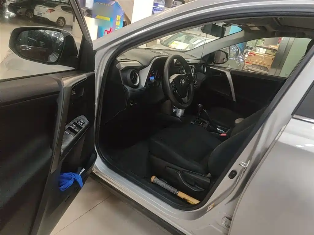 Toyota RAV4 Rongfang 2015 2.0L CVT 2WD Trend Edition фото 16