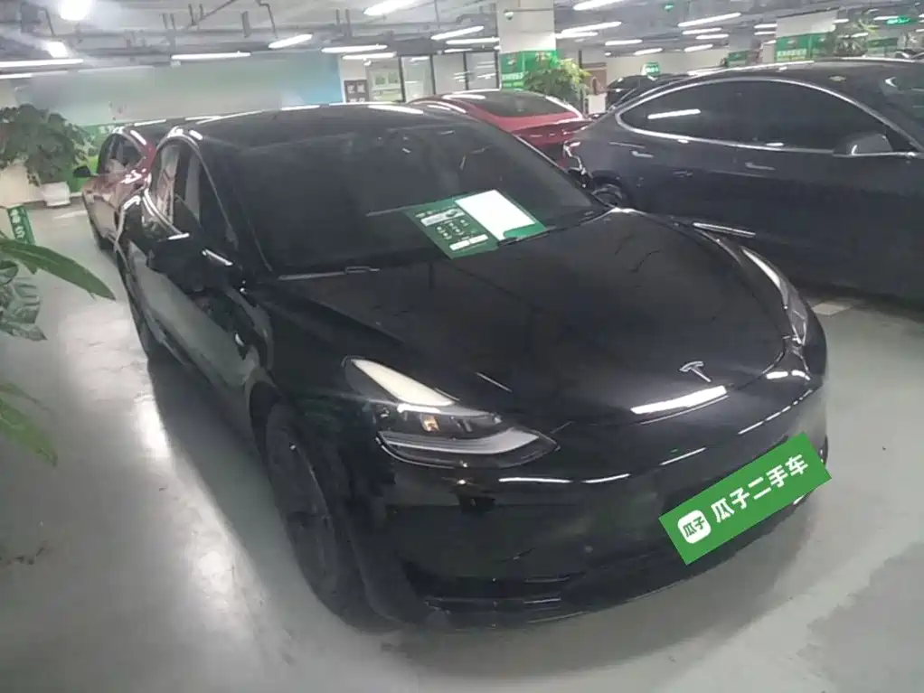 Фото 4 - Tesla Model 3