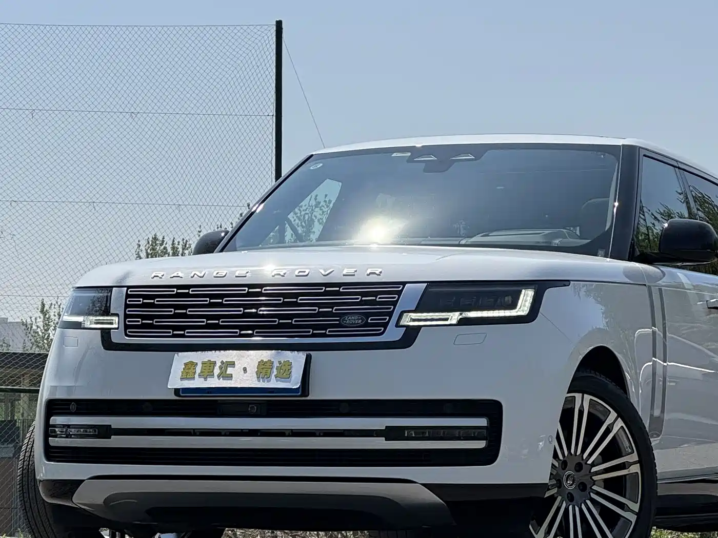 Land Rover Range Rover 2024 3.0 L6 400PS Genesis Extended фото 5