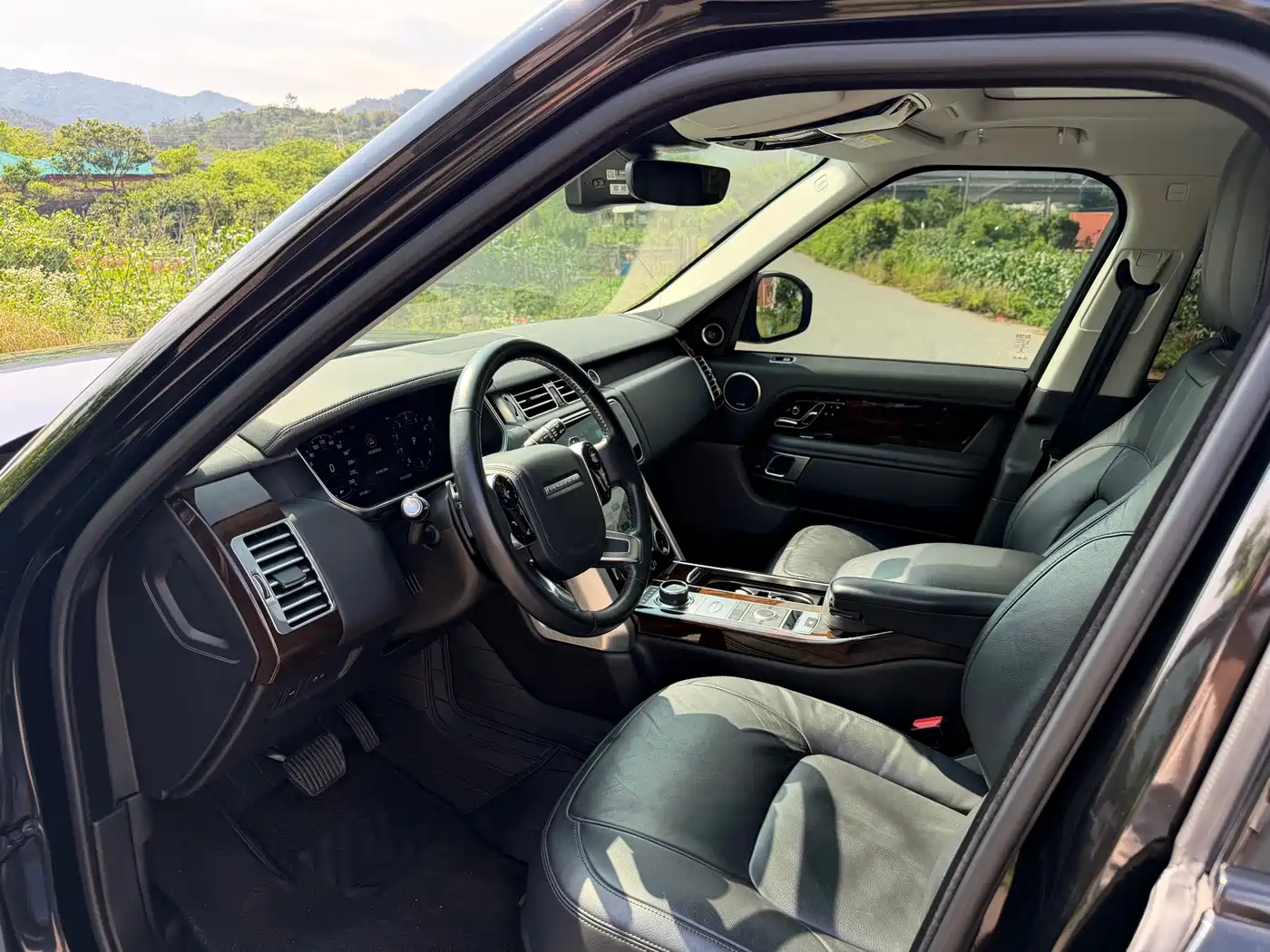 Land Rover Range Rover 2022 3.0 L6 360PS Golden Age Edition фото 4