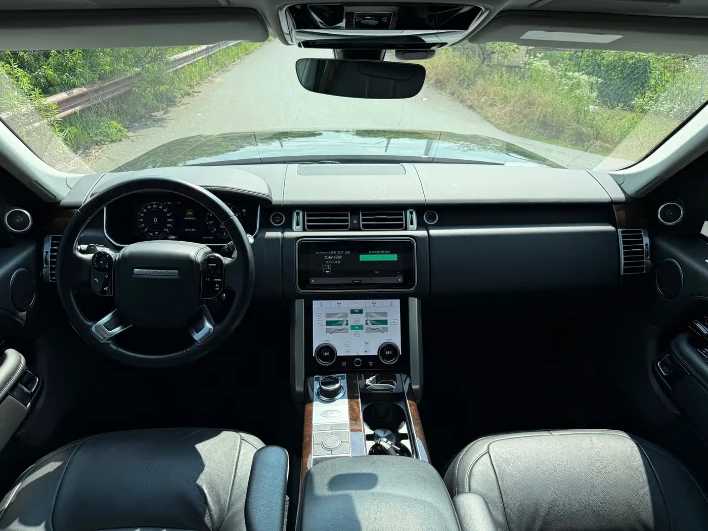 Land Rover Range Rover 2022 3.0 L6 360PS Golden Age Edition фото 5