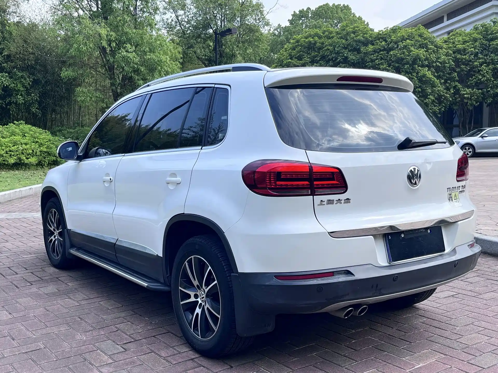 Фото 4 - Volkswagen Tiguan
