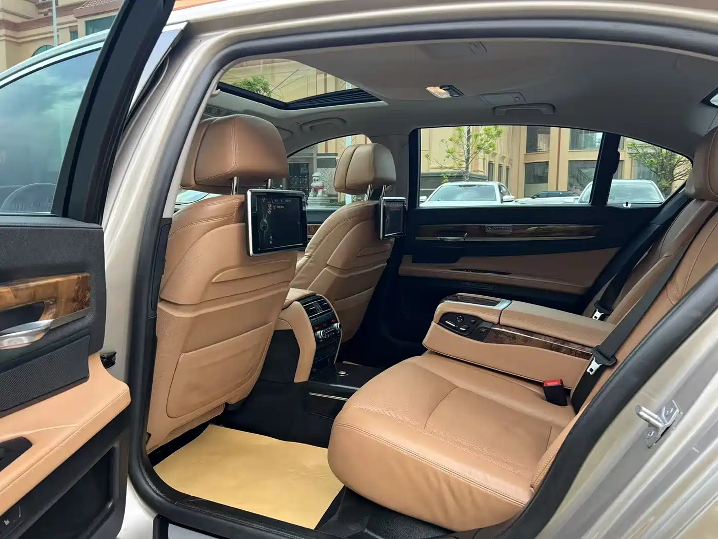 BMW 7 Series 2013 Model 740Li Luxury фото 7