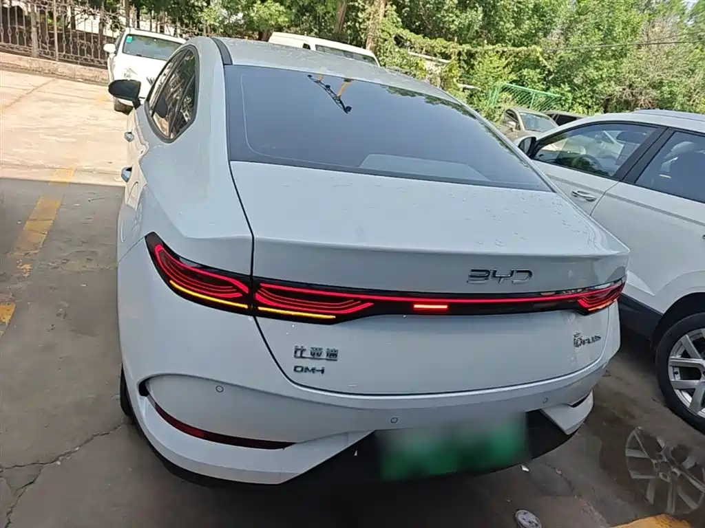 BYD Qin PLUS 2025 DM-i Smart Drive 55KM Leader фото 6