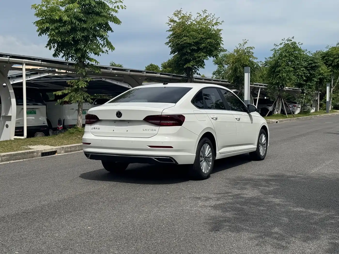 Volkswagen Lavida 2021 1.5L Auto Comfort Edition фото 4