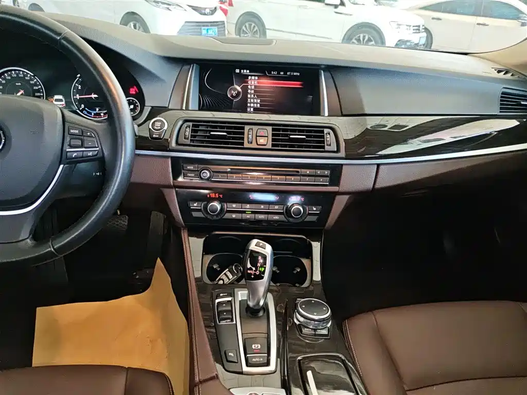 BMW 5 Series 2017 525Li Luxury Design Package фото 9