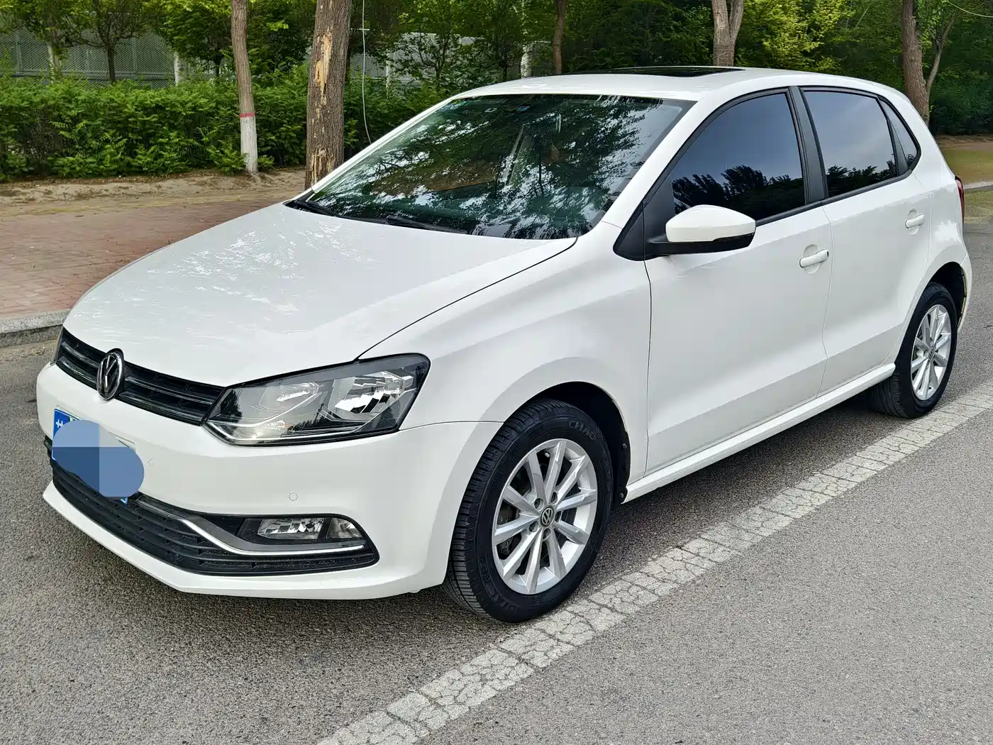 Volkswagen Polo 2016 1.6L Automatic Luxury фото 3
