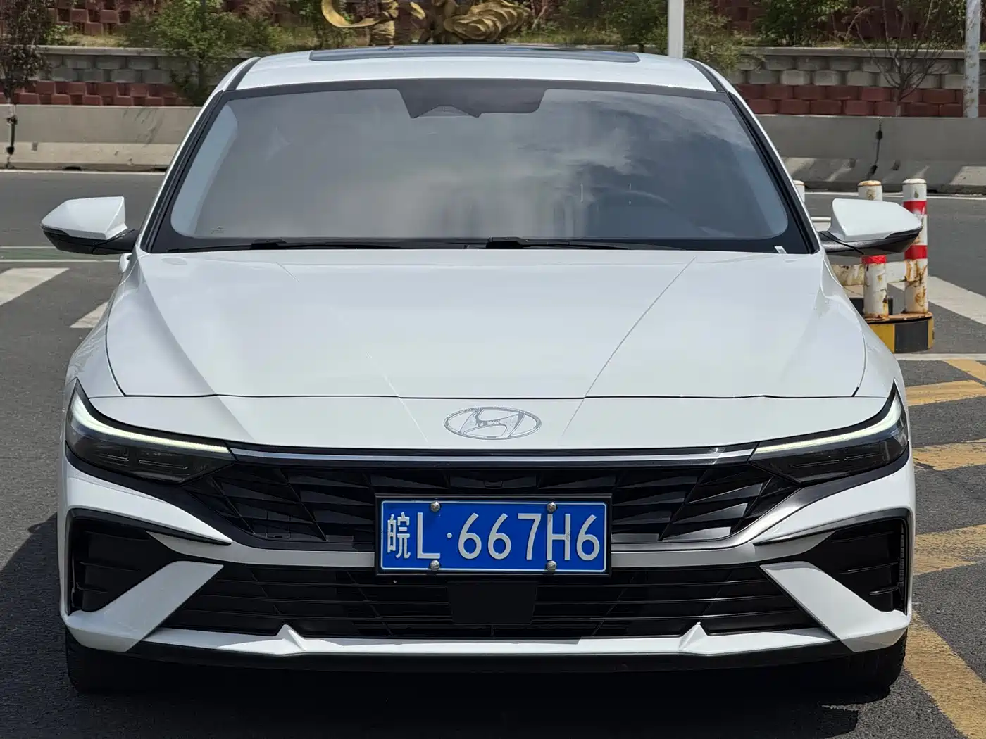 Hyundai Elantra 2023 Model 1.5L CVT LUX Premium Edition фото 2