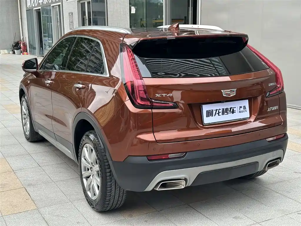 CADILLAC XT4