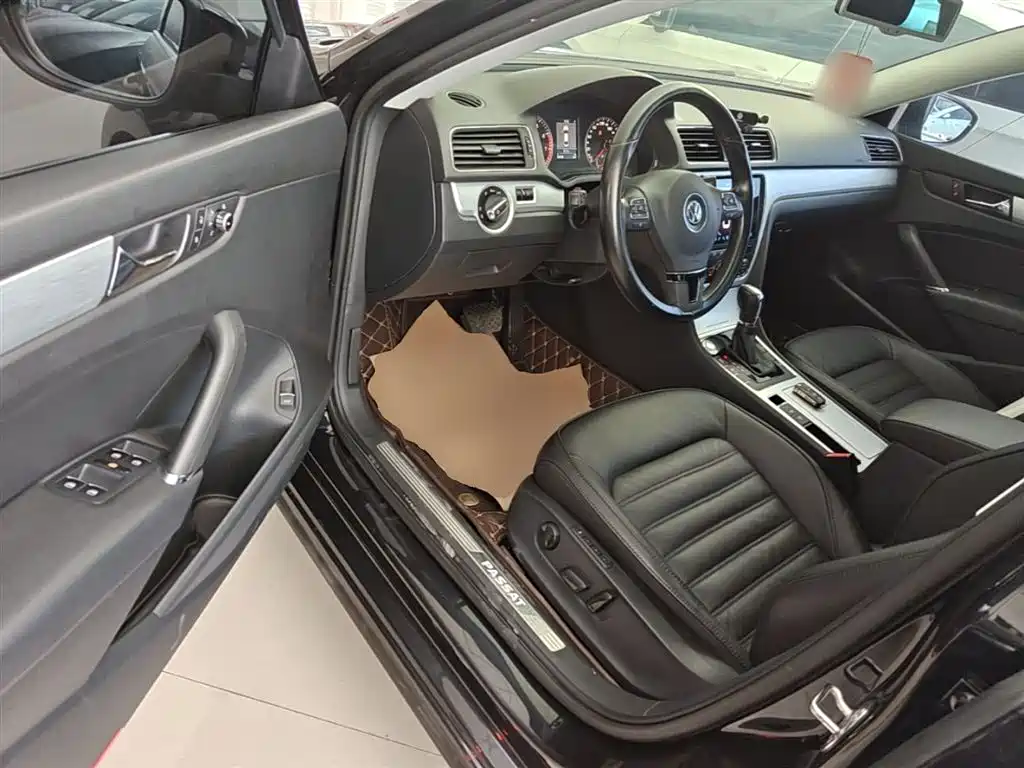 Volkswagen Passat 2015 1.8TSI DSG Prestige Edition фото 16
