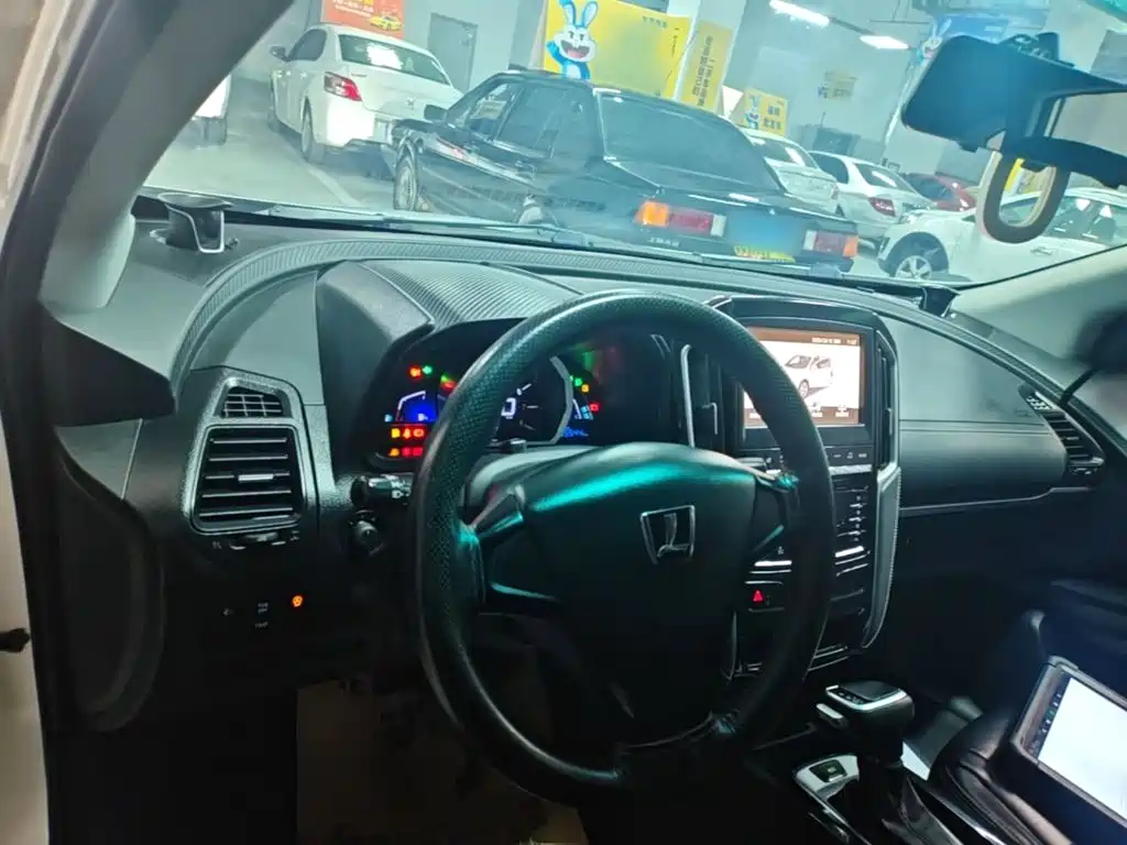 Фото 10 - Luxgen U6 SUV