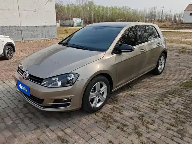 VOLKSWAGEN GOLF