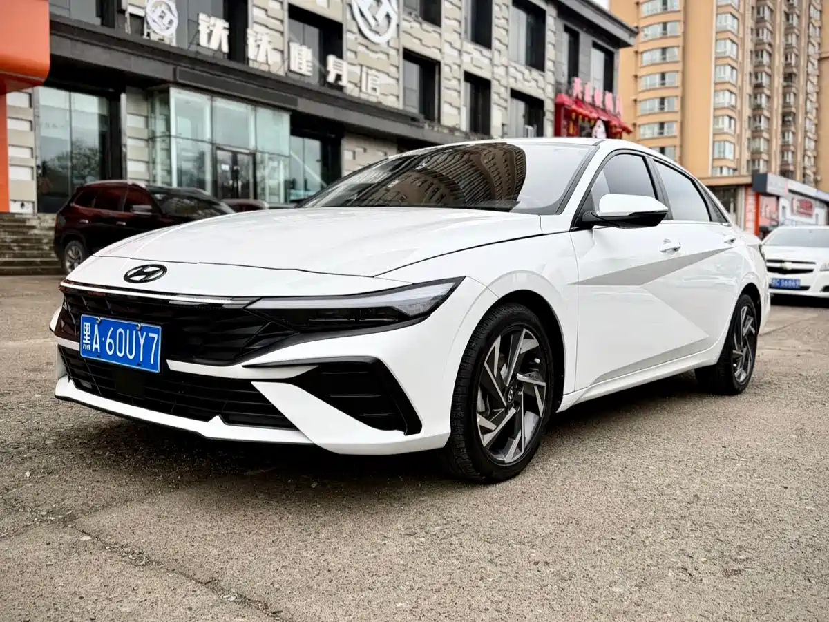 HYUNDAI ELANTRA