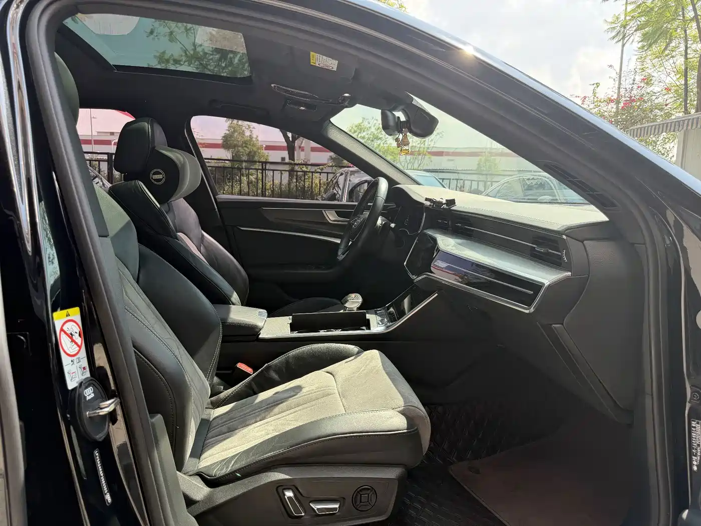 Фото 7 - Audi A6L