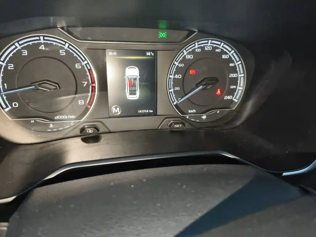 Фото 13 - Geely Emgrand X6