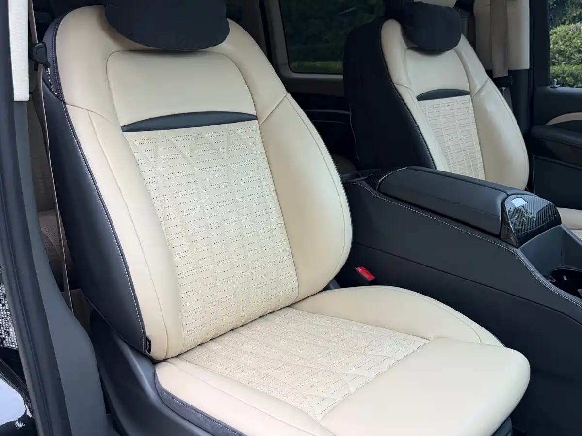 Mercedes-Benz V-Class 2022 V 260 L Long Wheelbase Prestige Edition фото 7