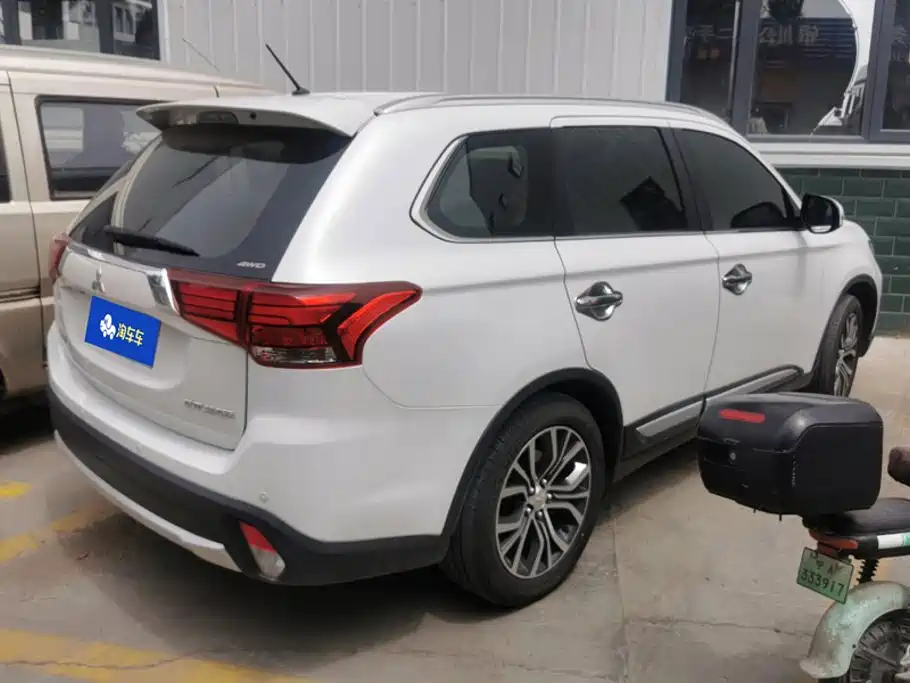 Mitsubishi Outlander 2017 2016 2.4L 4WD Elite Edition 5-seater