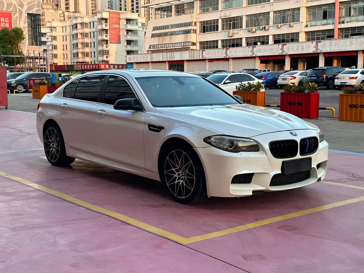 BMW 5 Series 2014 525Li Leading фото 3