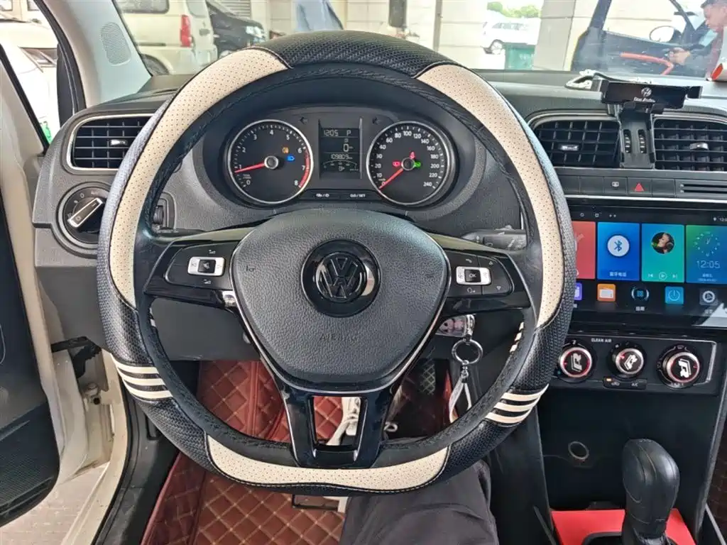 Volkswagen Polo 2016 1.6L Automatic Comfort фото 10