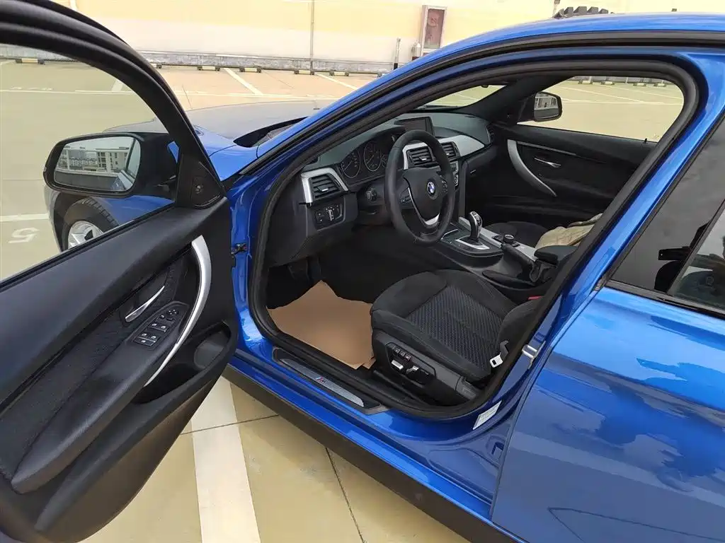 BMW 3 Series 2017 320i M Sport фото 16