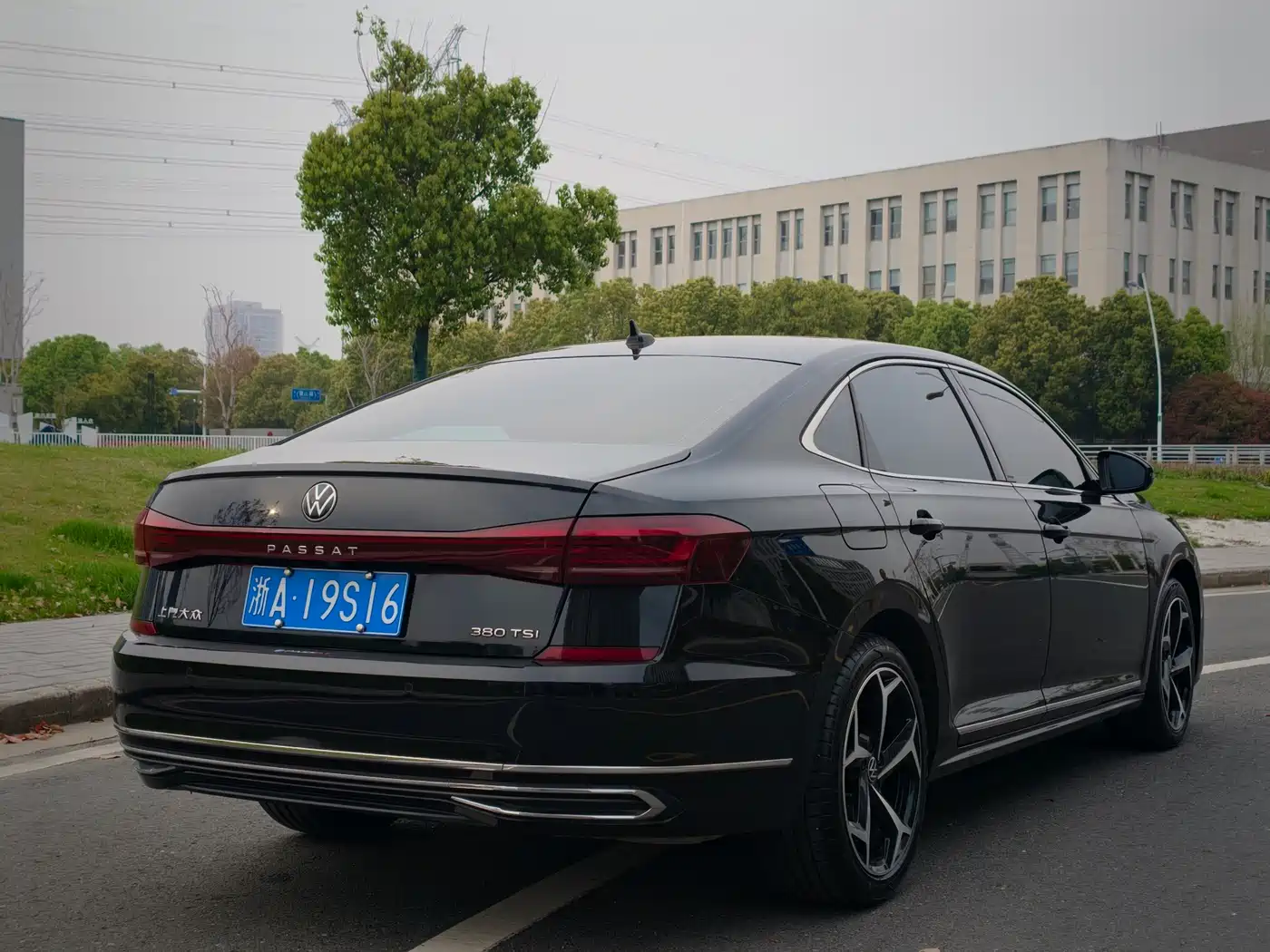 Volkswagen Passat 2024 Model 380TSI Starlight Elite фото 6