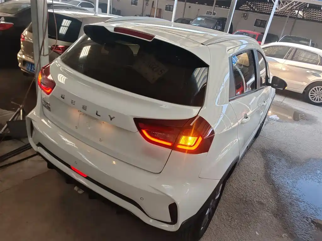 Photo 5 - Geely Vision X3
