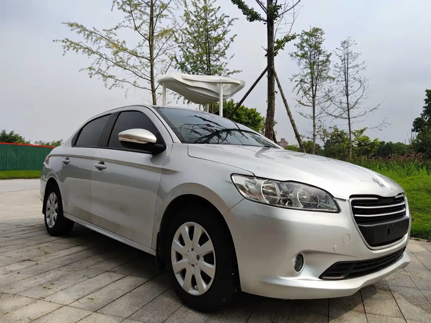Peugeot 301 2014 1.6L Manual Comfort Edition фото 2