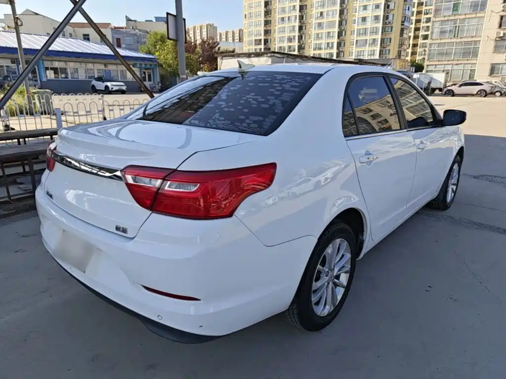 Фото 7 - Geely Vision