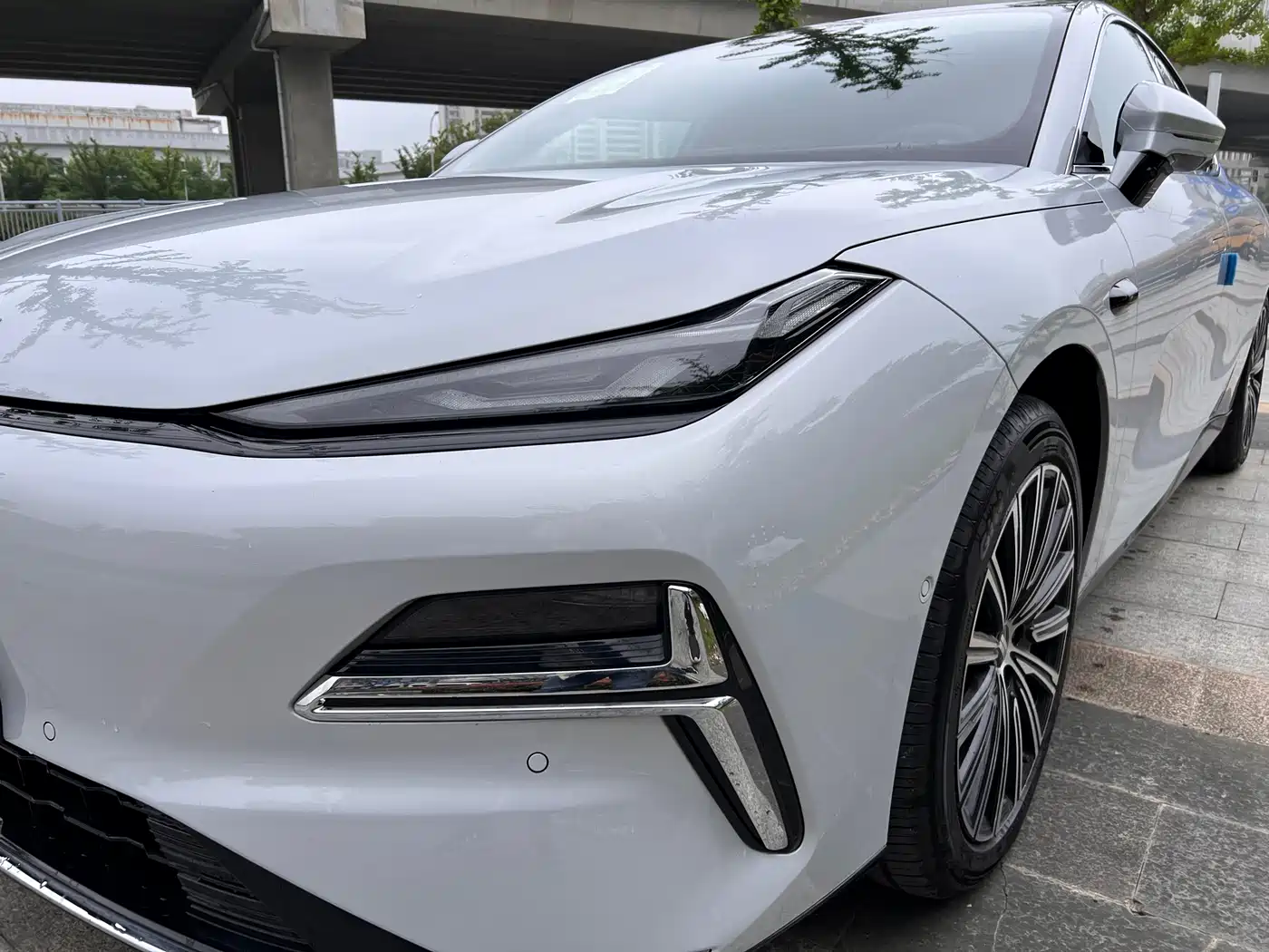 Geely Galaxy Galaxy Xingyao 8 2025 Model 130km EM-i Flagship Edition фото 4