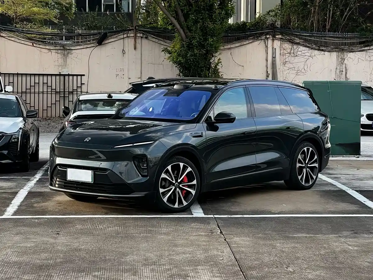 Nio ES8