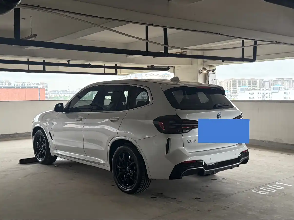 BMW iX3 2024 Leading Edition фото 6