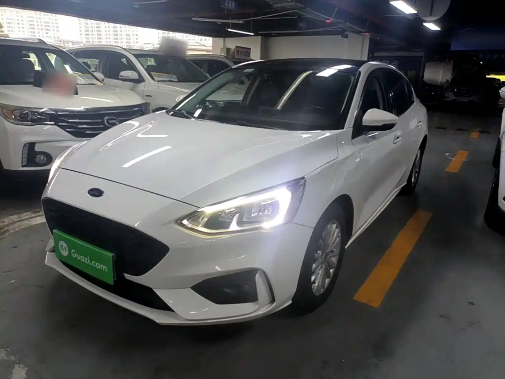 Фото 2 - Ford Focus