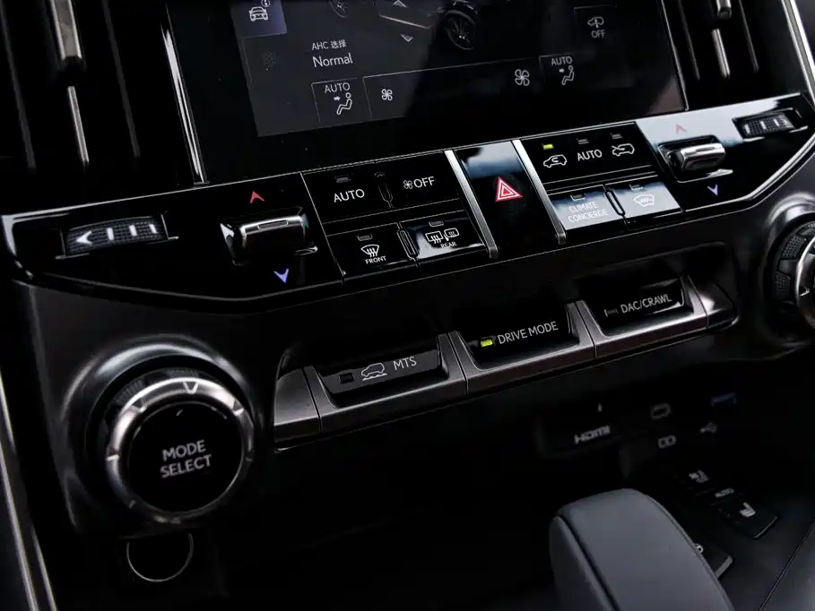 Фото 9 - Lexus LX