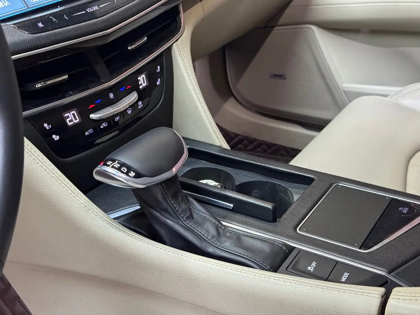 Фото 12 - Cadillac CT6