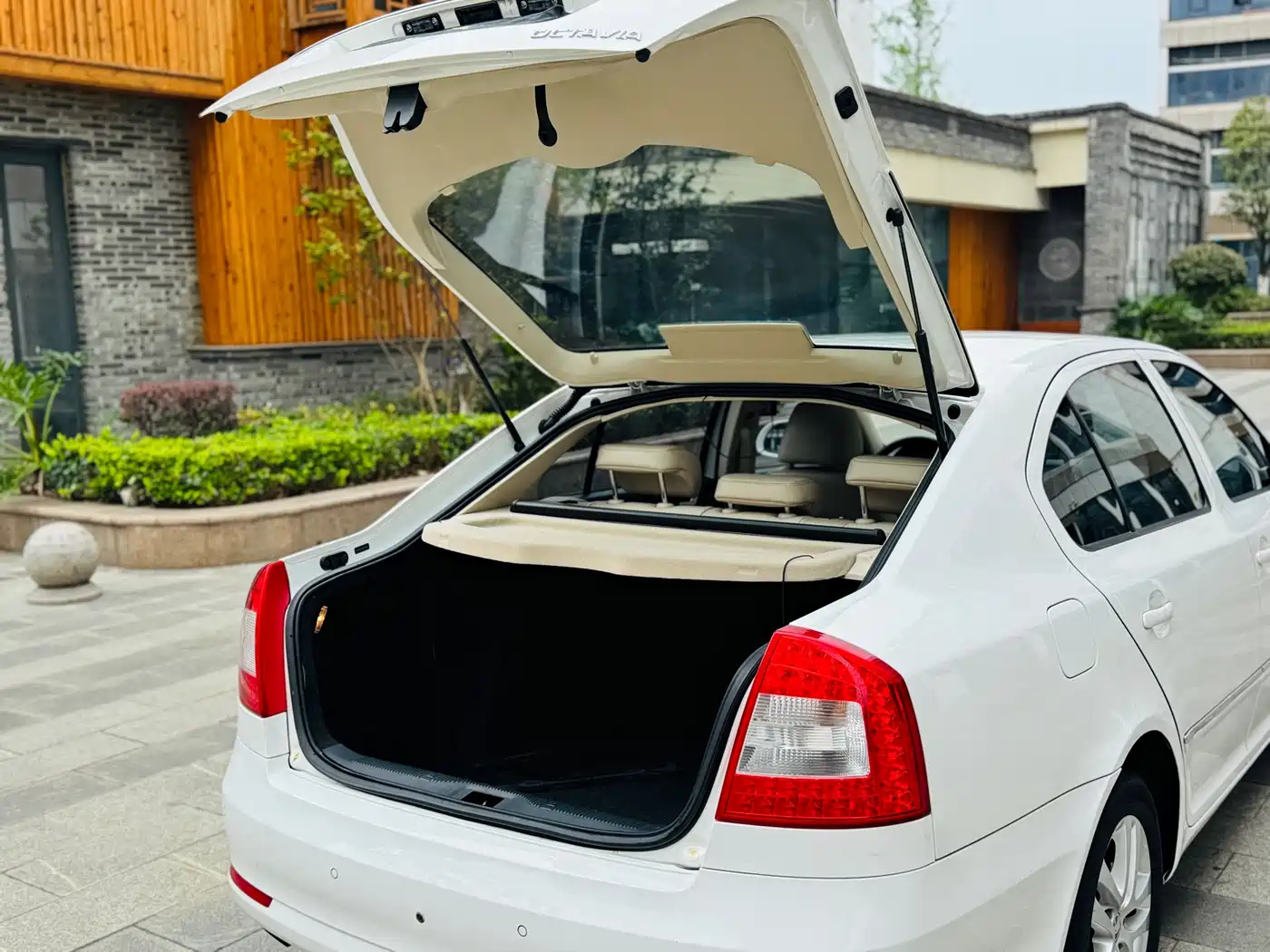Škoda Octavia 2014 1.6L Auto Yijun Edition фото 15