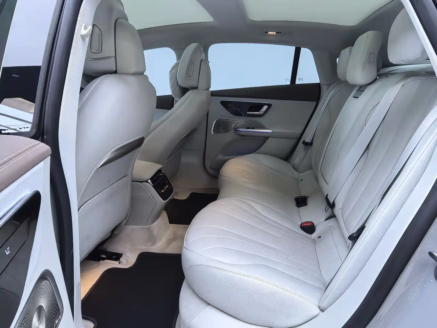 Mercedes-Benz EQE 2025 500 4MATIC Flagship фото 15
