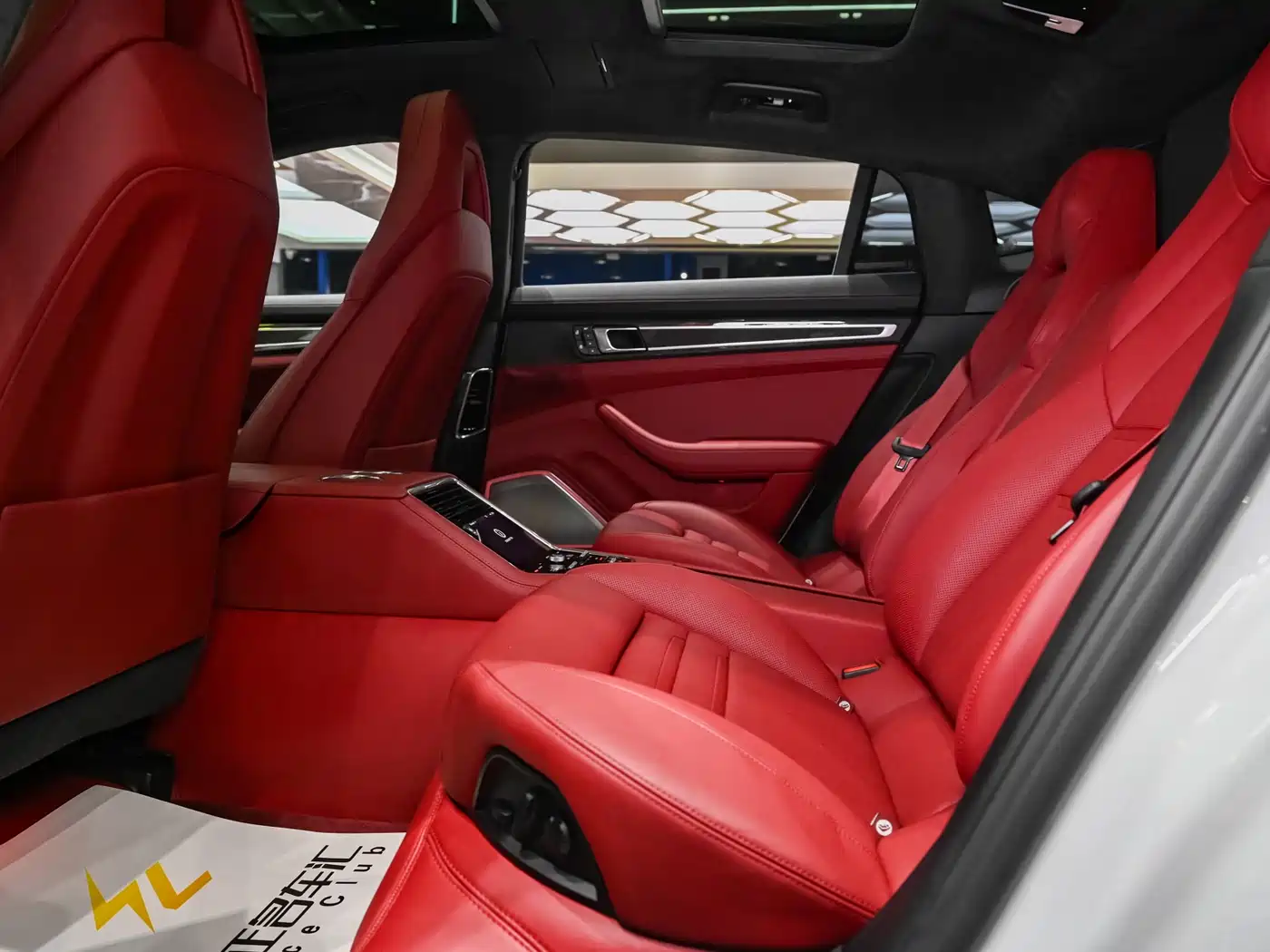 Porsche Panamera 2023 Panamera Turbo S Executive Long Wheelbase 4.0T фото 17