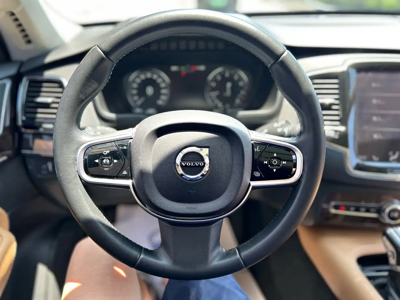 Photo 11 - Volvo XC90