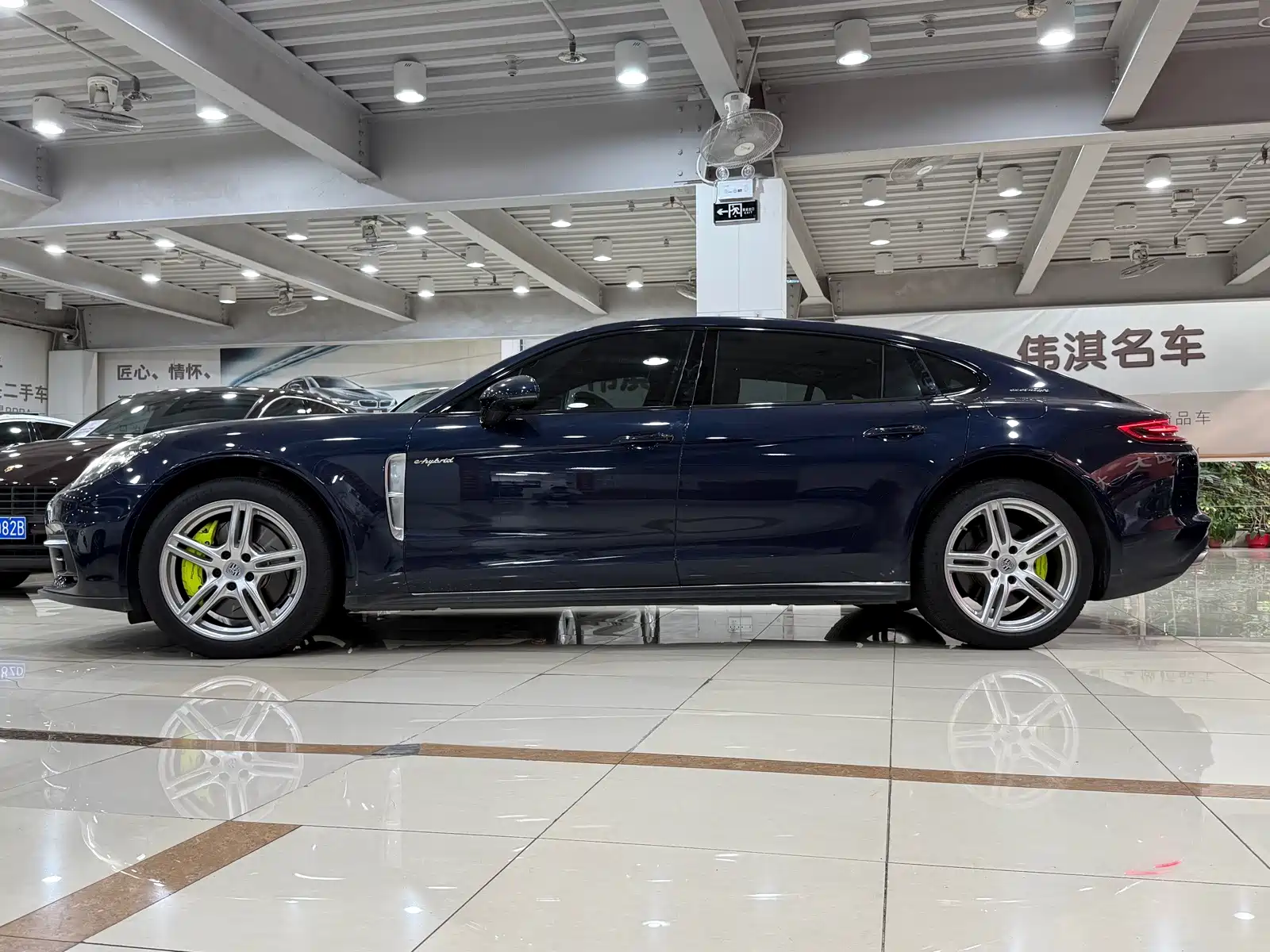 Photo 4 - Porsche Panamera New Energy