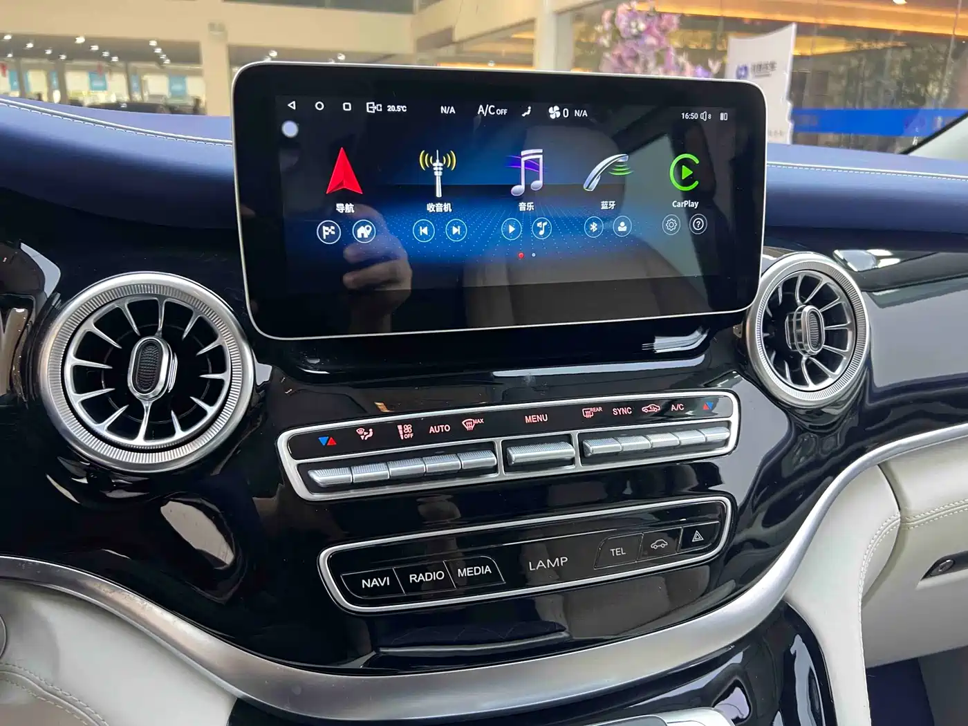 Mercedes-Benz Vito 2023 2.0T Elite 7-Seater фото 13