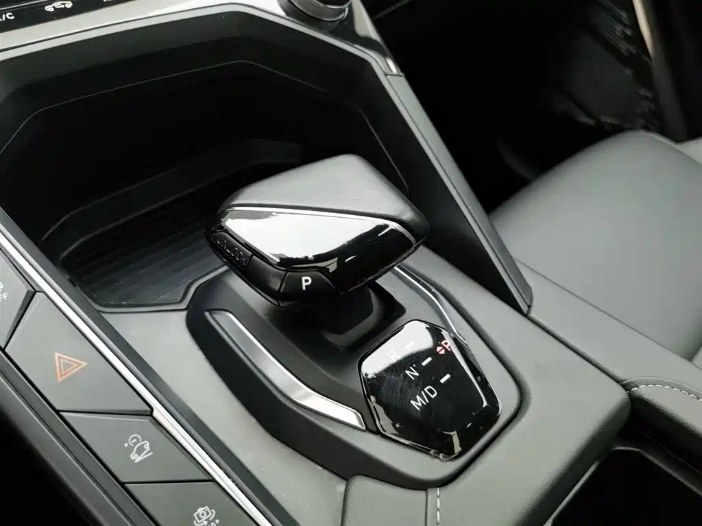 Lynk & Co 06 2023 Remix 1.5T Power Pro фото 13