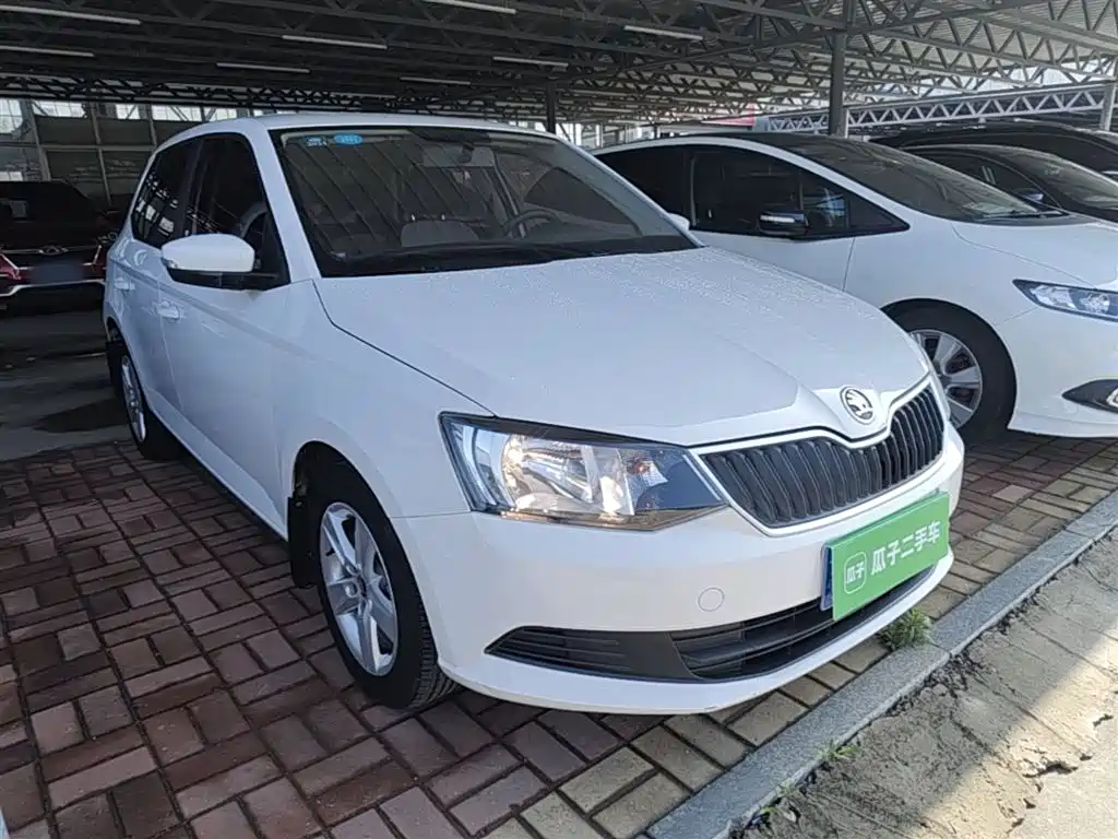 Škoda Fabia 2017 1.4L Auto Car Enjoy Edition фото 4