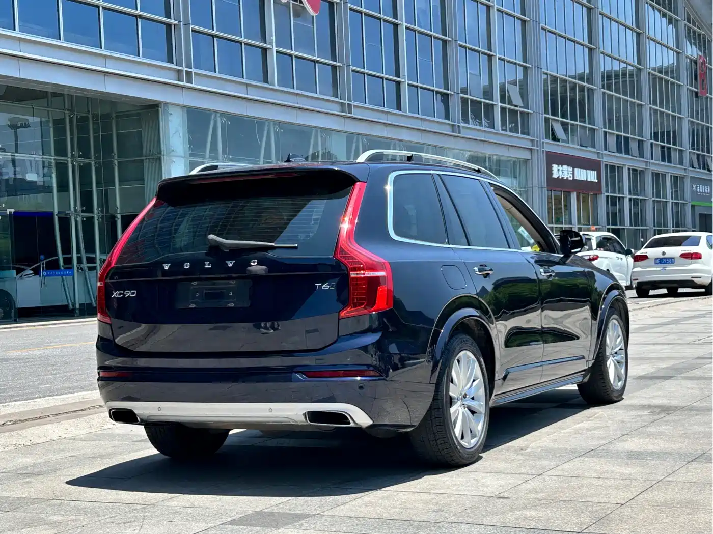 Photo 4 - Volvo XC90