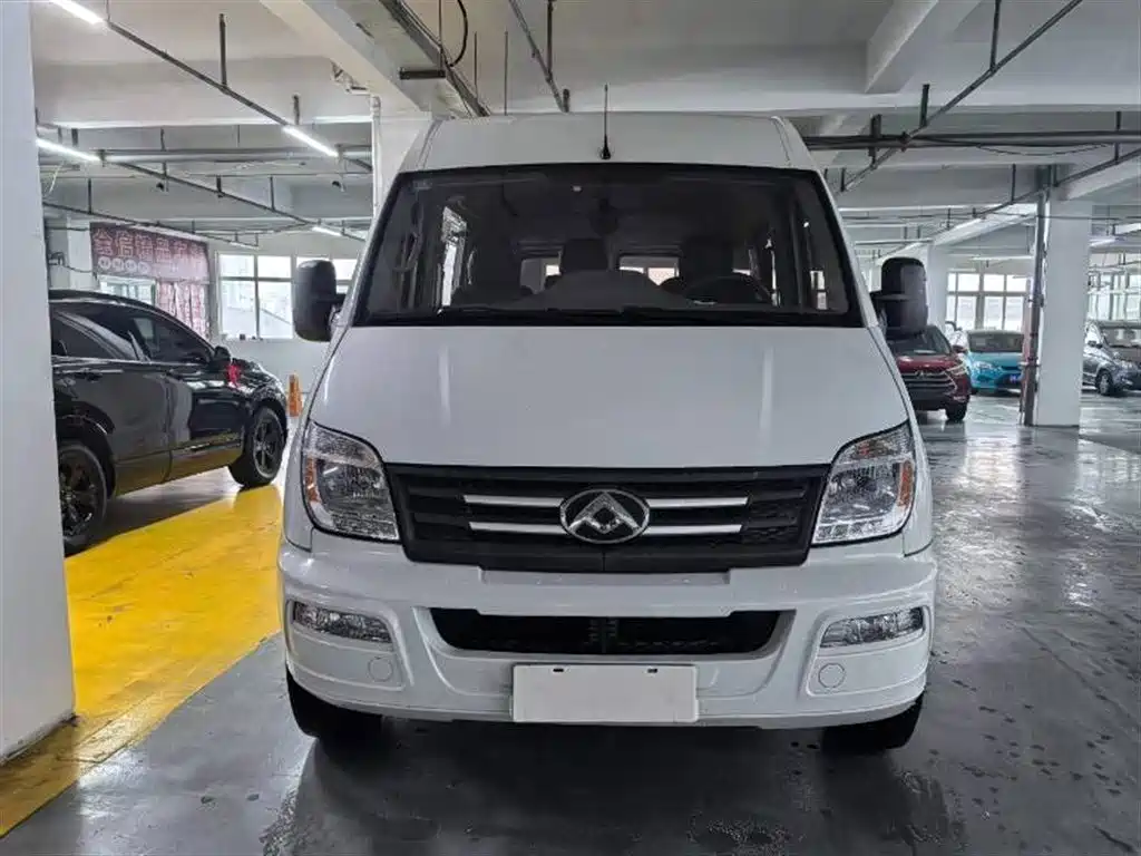 SAIC Maxus Xintu V80 2021 2.0T PLUS Manual Business Travel Edition Short Wheelbase Medium Roof 9 Seats