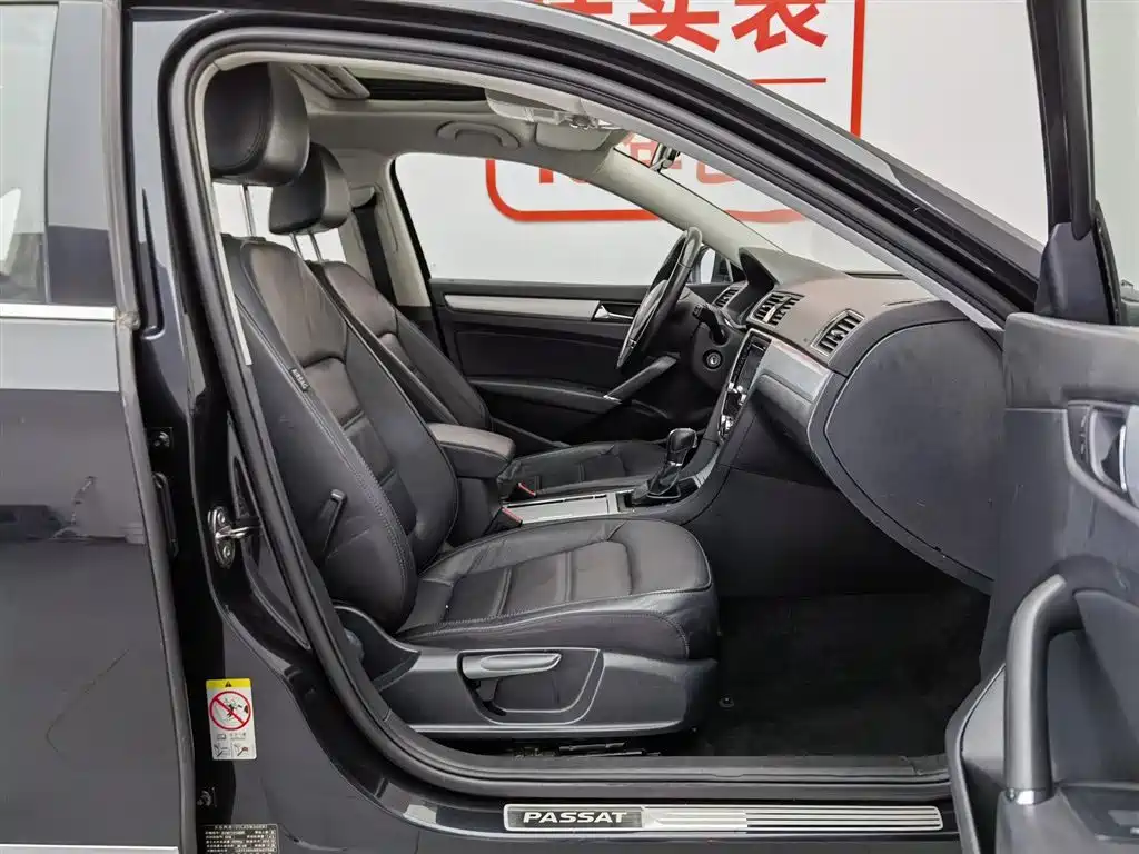 Volkswagen Passat 2014 1.4TSI DSG Luxury Edition фото 23