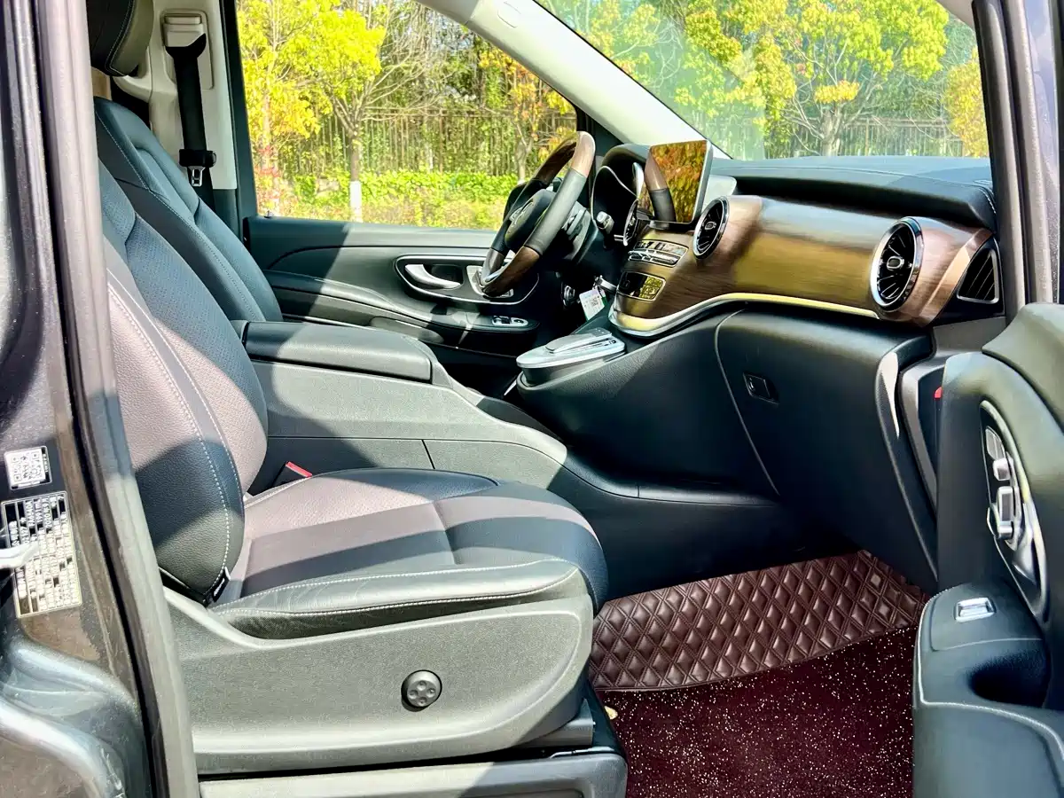 Mercedes-Benz V-Class 2020 Model V 260 L Long Wheelbase Luxury фото 4
